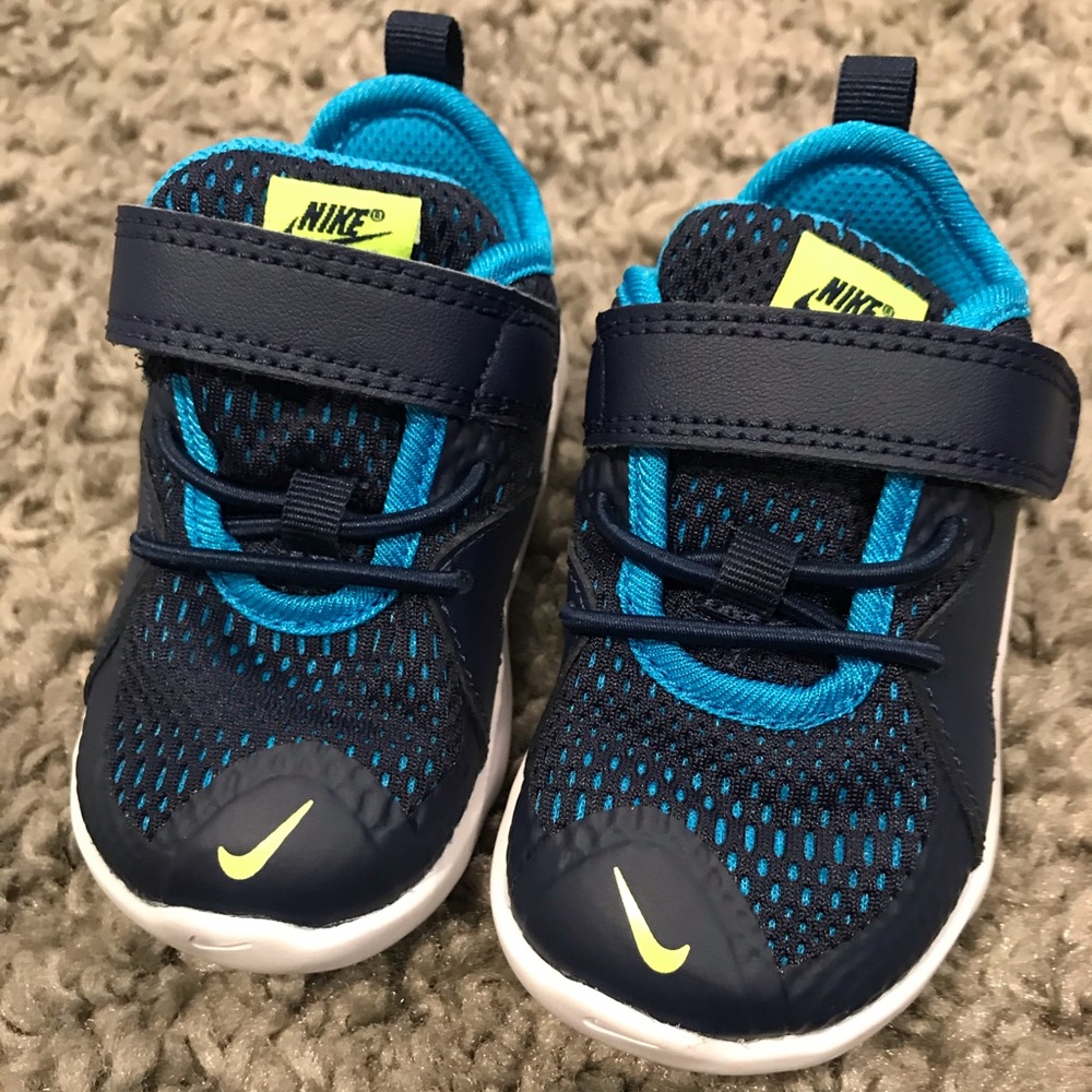 New infant Nike sneakers! Size 5c